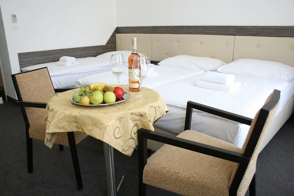 Hotel Malta KLV